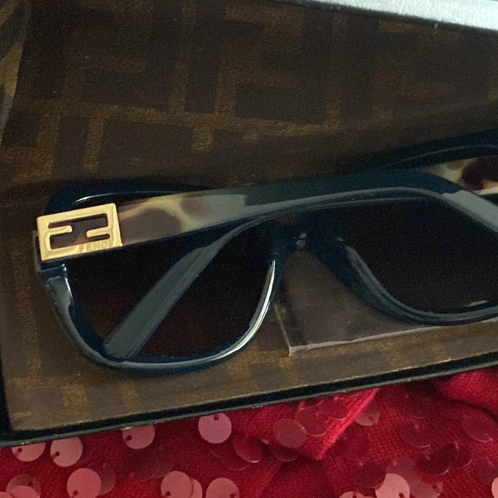 Fendi Sun Glasses - Picture 7 of 9